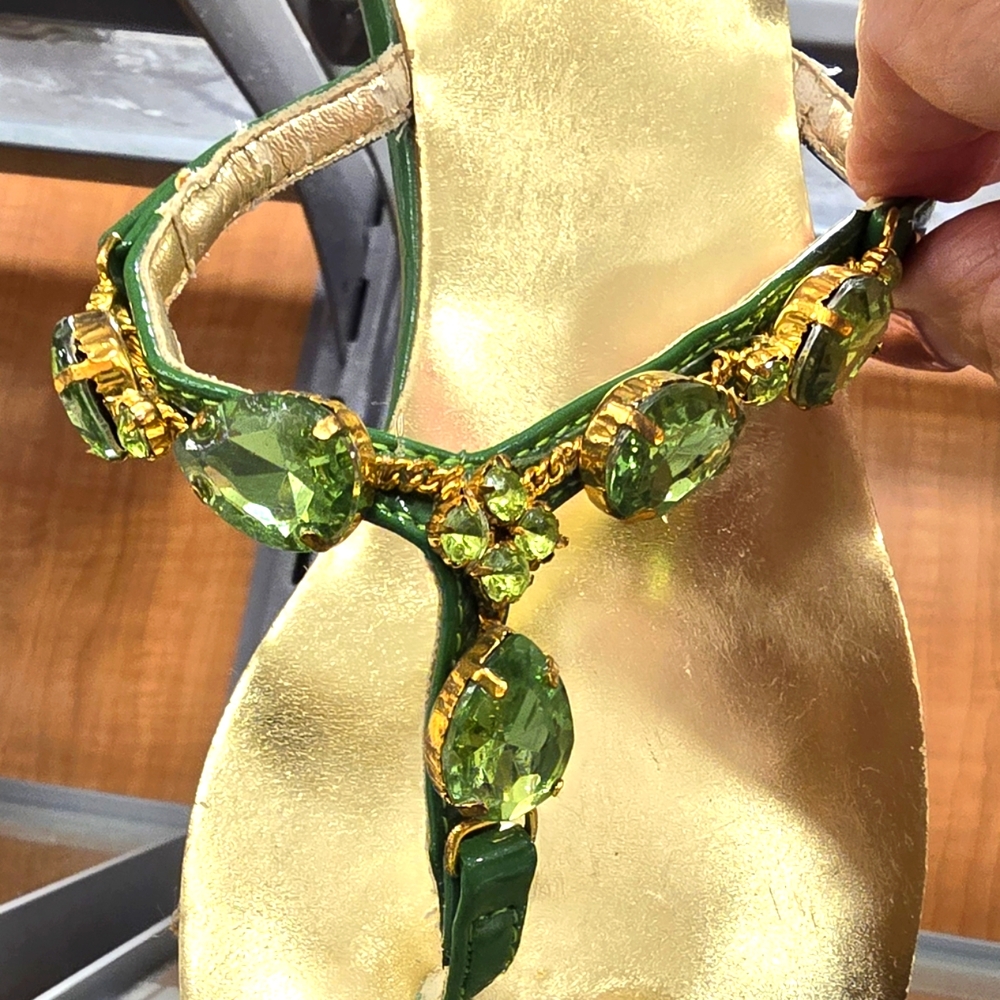 XOXO Women's Green Gem Golden Rosebud Sandals Sz 7 Fits 8 NWT - Picture 5 of 13
